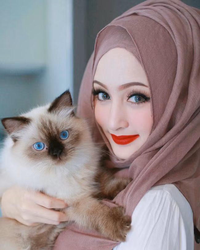 ... lúc lại ngây thơ, thuần khiết như thiên thần thế này.