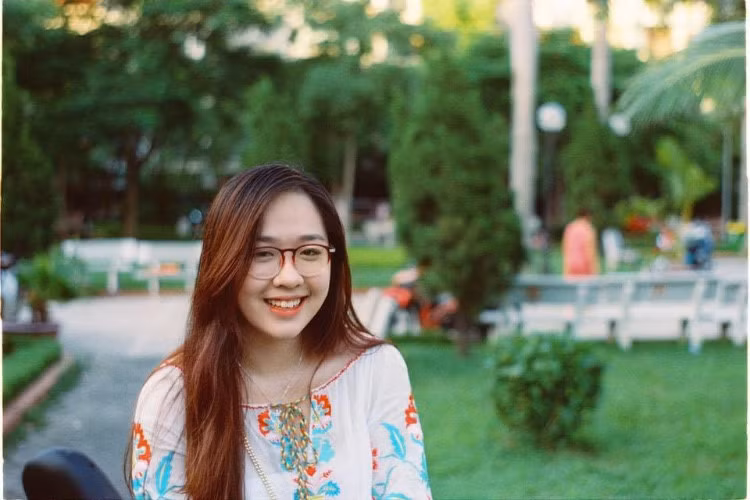 Cô còn là thành viên câu lạc bộ Lễ tân Ngoại giao. Từ nhỏ đã yêu thích và đam mê ngôn ngữ nên Hà My có thể giao tiếp thành thạo bằng cả tiếng Anh, tiếng Pháp. Ảnh: FBNV.