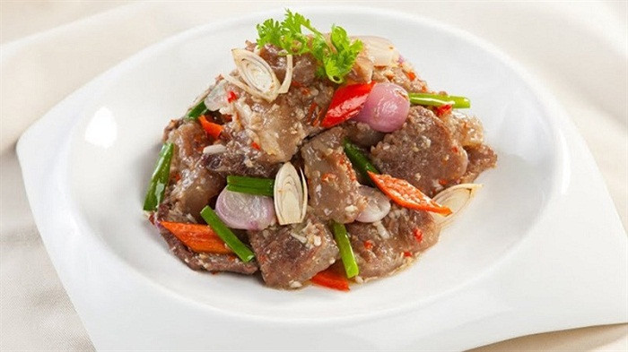 Thứ ba, sau khi chín, nên thưởng thức càng sớm càng tốt. Để quá lâu sẽ khiến thịt bị bở.