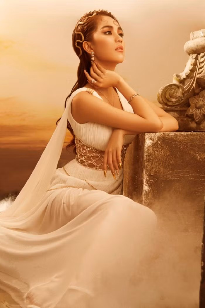 Có thể nói, chính việc sở hữu thân hình cực phẩm giúp Ngọc Trinh dễ dàng chinh phục hầu hết những trang phục dù được coi là khó nhằn, kén dáng. Ảnh: Instagram NV.