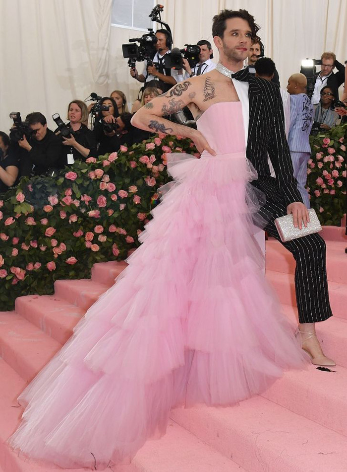 Bộ đồ của nam diễn viên Michael Urie từng gây “chấn động” Met Gala 2019.