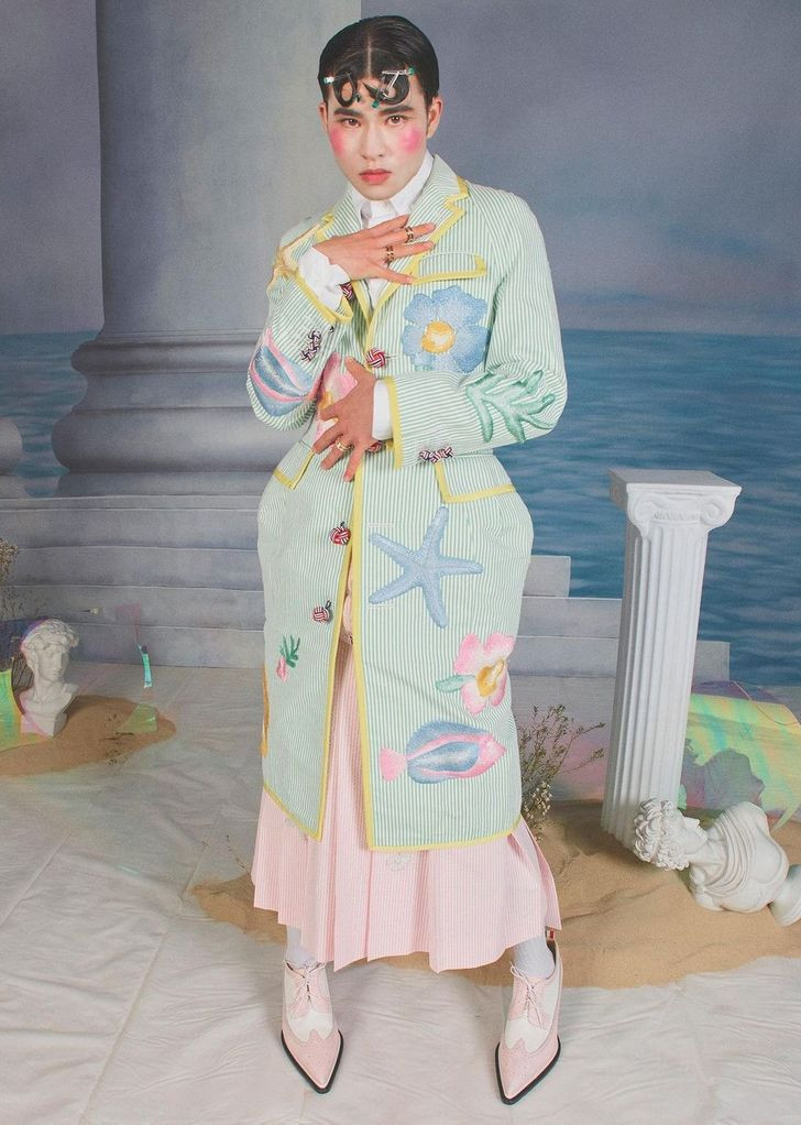 Được đánh giá là người mẫu sở hữu gu ăn mặc cá tính, Chella Man đôi khi hơi lố trong trang phục phi giới tính.