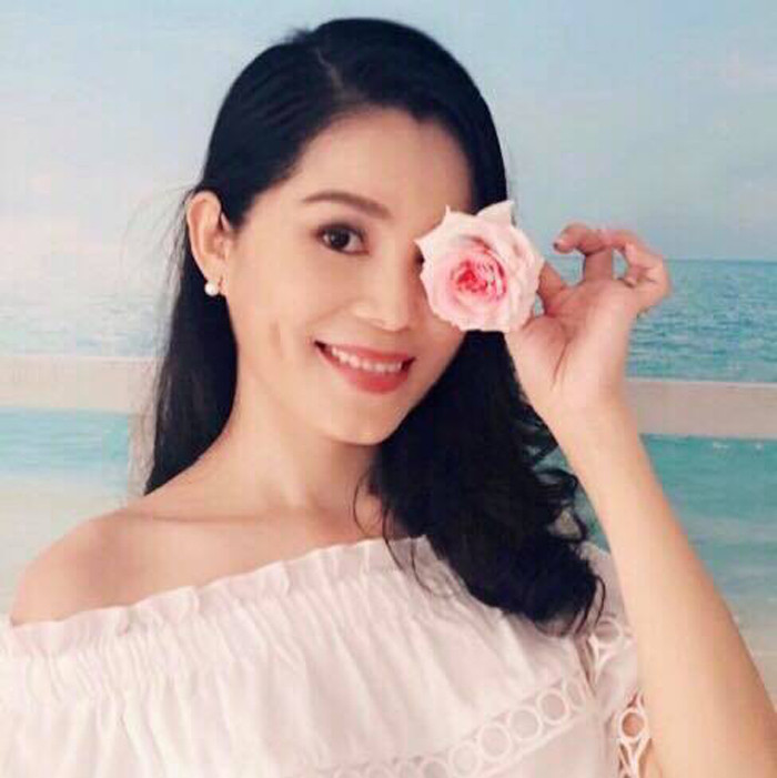 Dù ở tuổi sấp xỉ 50, bà xã MC Quyền Linh vẫn giữ được sắc vóc tươi trẻ nhờ nỗ lực luyện tập cùng gu thời trang tinh tế.