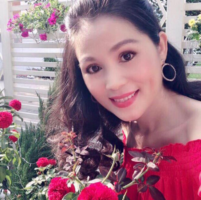 Nhắc tới Dạ Thảo, cô không hoạt động showbiz, chỉ tham gia kinh doanh song vẫn được dư luận hết sức quan tâm nhờ gu thời trang thanh lịch, thời thượng.