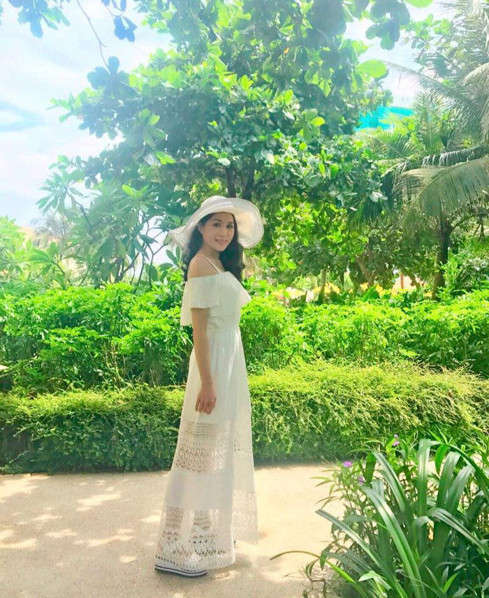 Nhìn chung, gu ăn mặc của bà xã Quyền Linh rất gần gũi với chị em.