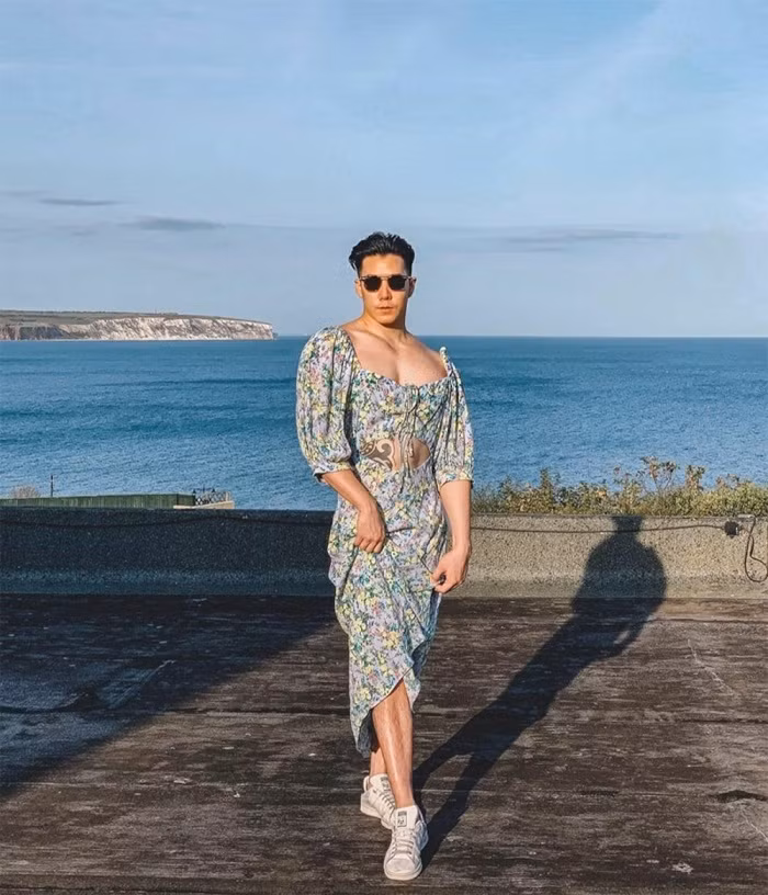 Ngoài ra, Koen còn muốn truyền tải thông điệp: Nó thực sự rất tuyệt khi làm chủ cuộc sống của mình. Nếu điều đó làm bạn hạnh phúc, cứ mạnh dạn, đừng để ý đến những chỉ trích, định kiến khắt khe.