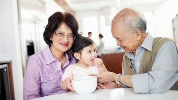 Thứ mùi này càng đậm đặc dần theo tuổi tác. Nó phát ra từ trong da, không thể bị mất đi do tắm rửa hoặc thay quần áo. Điều này đôi khi khiến trẻ thấy không thoải mái, ảnh hưởng tới chất lượng giấc ngủ.