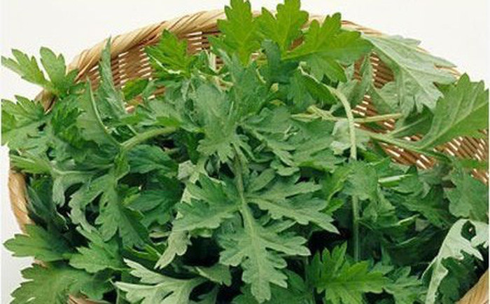 Thường xuyên ăn chúng, tử cung dễ dàng loại bỏ chất cặn bã, độc tố. Từ đó, giảm mối nguy gây u xơ tử cung. Đặc biệt, khi được kết hợp với các vị khác như xuyên sơn giáp, xích thược, bạch chỉ, tiểu hồi... thì hiệu quả còn cao hơn nhiều.