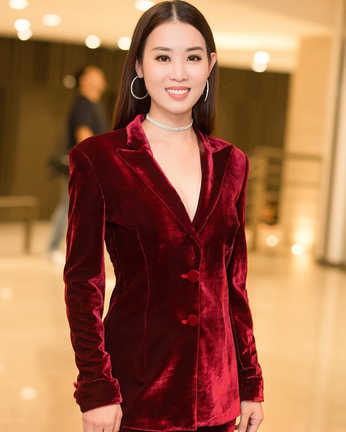 Đôi khi, nữ giám đốc điều hành Venus còn làm mới mình với những bộ suit chỉn chu.