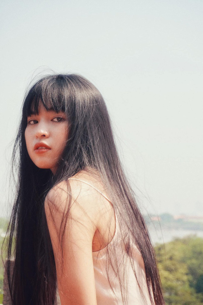 Ngoài nhan sắc hơn người, gu thời trang của Khánh Vân “không phải dạng vừa”. Diễn viên sinh năm 1995 trung thành với phong cách vintage song không vì thế mà già dặn.