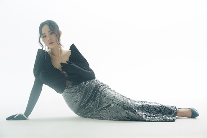 Sở hữu vẻ đẹp vừa hiện đại nhưng pha lẫn nét cổ điển, Hương Trà không ngại thử sức với nhiều xu hướng thời trang khác nhau.