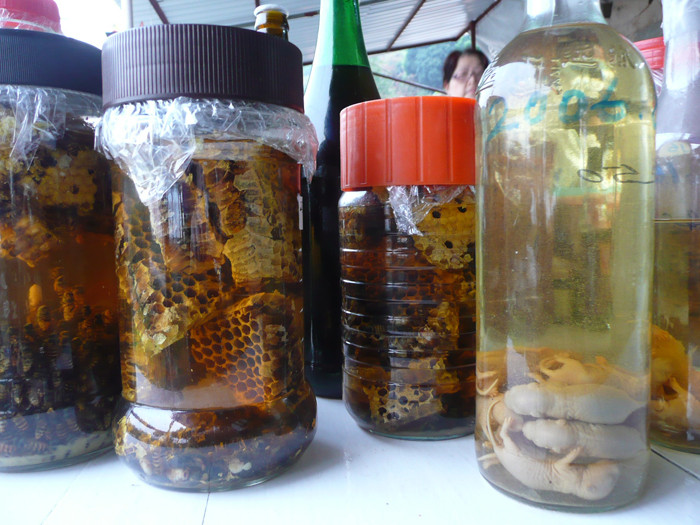 Tuy nhiên, việc ăn thịt chuột tiềm ẩn nhiều nguy cơ như dịch hạch, phó thương hàn, virus Hanta... nên chúng ngày càng vắng bóng trong các bữa ăn.