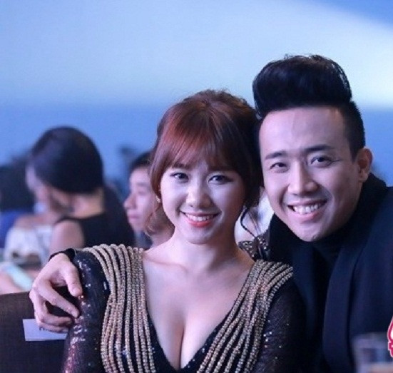 Được biết, Trấn Thành là người có tư tưởng khá thoả mái. Nữ ca sĩ cũng từng tiết lộ: “Anh cực kỳ thích Hari Won mặc đồ hở”.