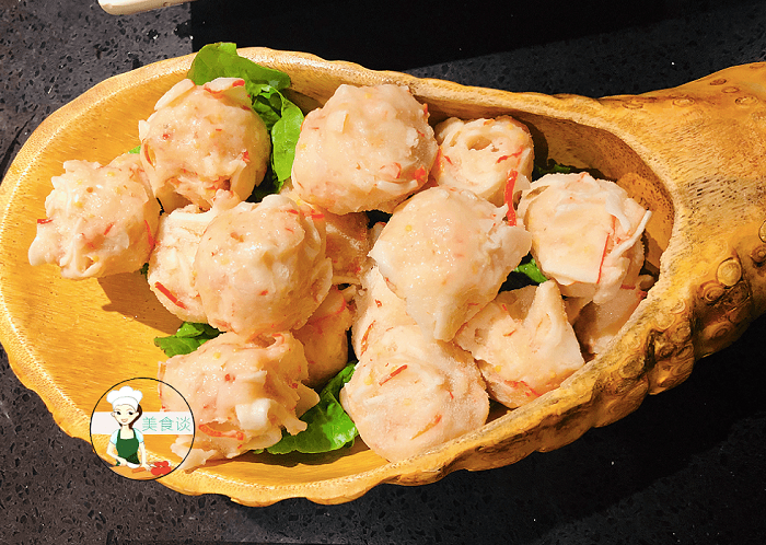 Hạn chế thịt viên, chả cá. Thịt viên, chả cá rất ngọt, dai song rất có thể được làm từ những vụn cá thừa. Thậm chí là cá không còn tươi ngon, được cho thêm phụ gia để khử mùi, tăng sự hấp dẫn cho món ăn.