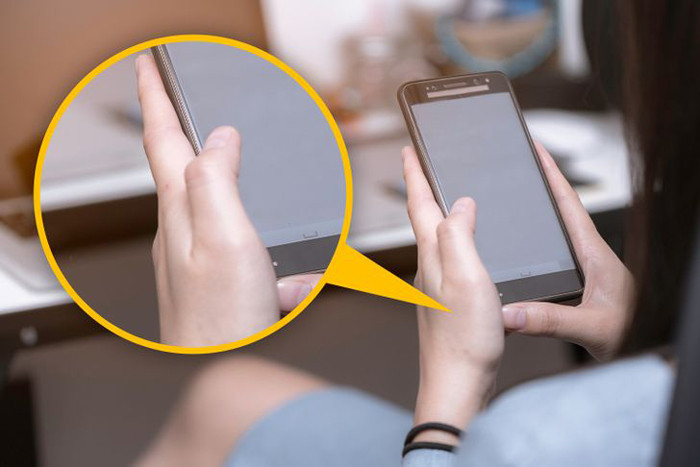 Viêm bao gân ngón cái. So với máy tính, người dùng điện thoại thông minh - đặc biệt các loại điện thoại có kích cỡ nhỏ - dễ bị viêm bao gân ngón cái hơn.