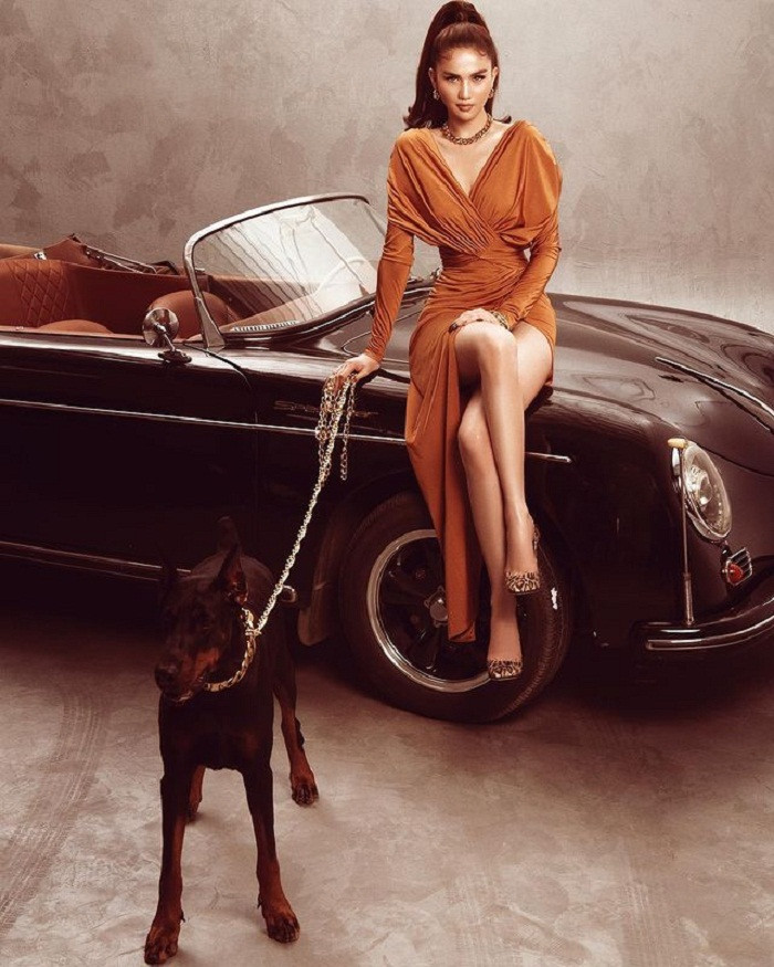 Không những thế, trong bộ ảnh lần này, Ngọc Trinh còn đem thú cưng vào những shoot hình của mình.