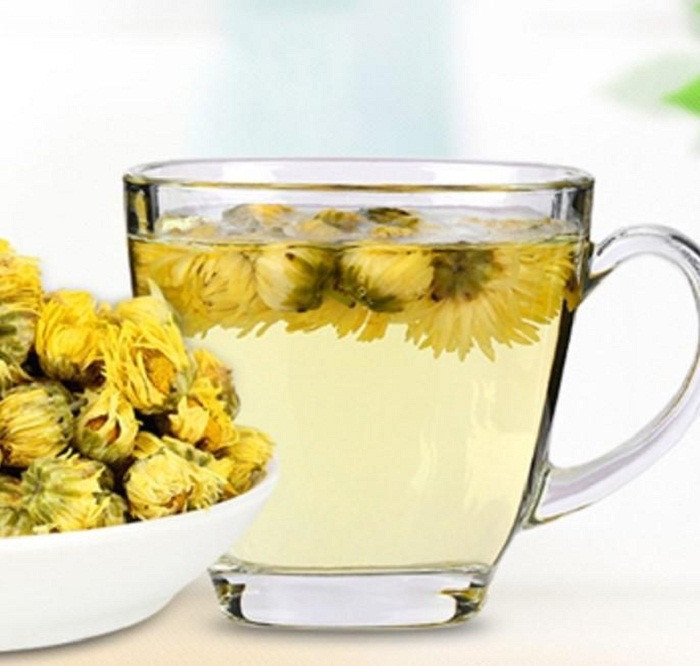 Bên cạnh đó, trà xanh cũng có tác dụng làm dịu cơn đau dạ dày. Nếu không uống được trà xanh, bạn có thể thay thế bằng trà hoa cúc, cũng rất tốt cho người bệnh dạ dày.