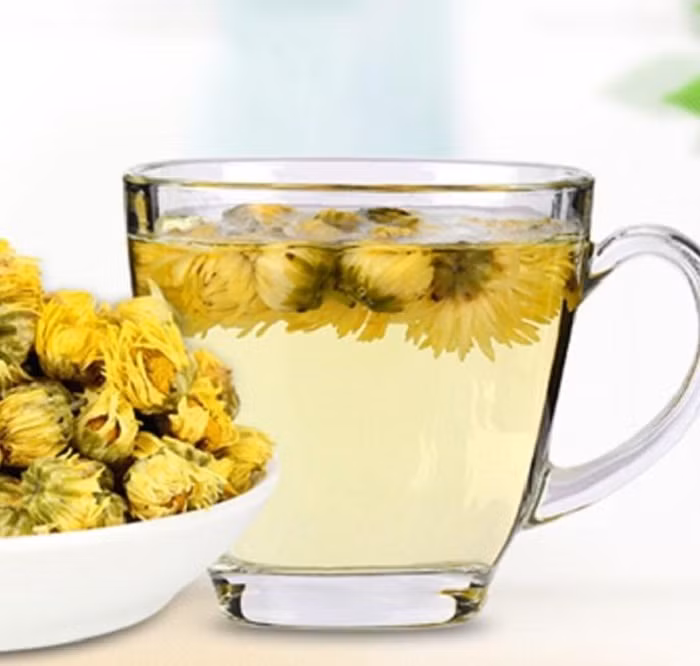 Bên cạnh đó, trà xanh cũng có tác dụng làm dịu cơn đau dạ dày. Nếu không uống được trà xanh, bạn có thể thay thế bằng trà hoa cúc, cũng rất tốt cho người bệnh dạ dày.