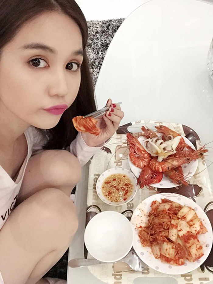 Nhiều lần người đẹp bị chê vì ngồi xổm kém sang nơi đông người. Tuy nhiên, một vài nghiên cứu chỉ ra lợi ích sức khỏe từ ngồi xổm. Thậm chí, nó còn được xem như chìa khóa giúp cải thiện tình trạng cơ thể.