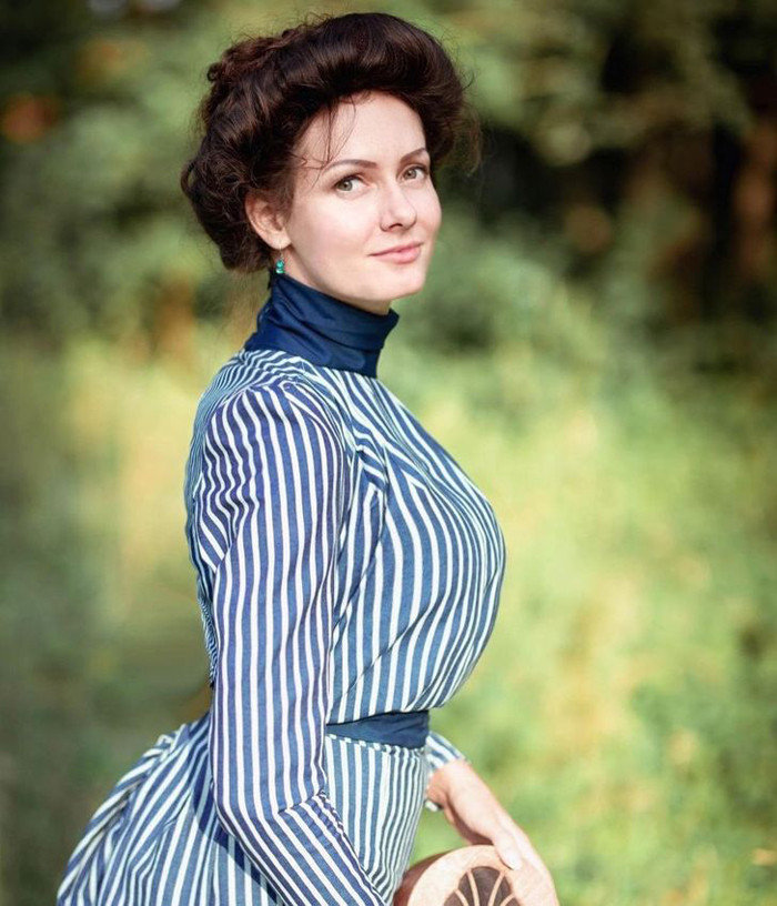 Tủ đồ của bóng hồng Ukraine hiện có hơn 100 món đồ, từ nhiều thời kỳ khác nhau nhưng hầu hết được lấy cảm hứng từ thời trang cuối thế kỷ 18 và đầu thế kỷ 19.