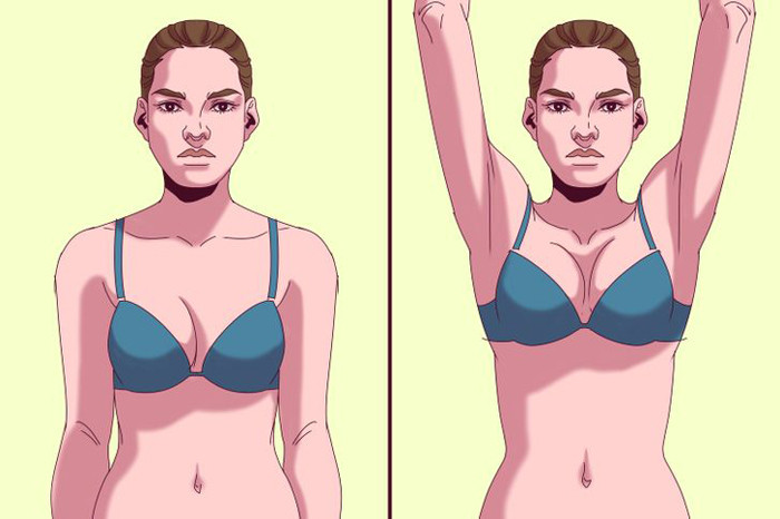 Bước 2 – Giơ cánh tay lên cao để kiểm tra xem có dịch chảy từ núm vú hay không.