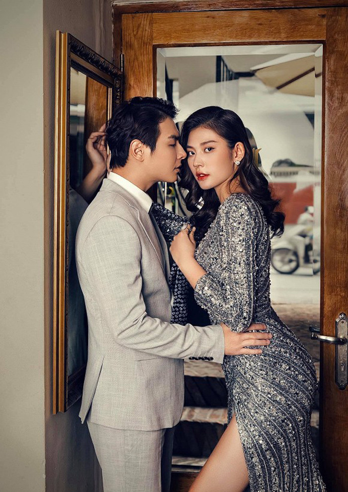 Lên xe hoa và làm mẹ từ năm 20 tuổi, dù không hoạt động nghệ thuật rầm rộ nhưng Chúng Huyền Thanh vẫn thu hút sự chú ý với cuộc hôn nhân hạnh phúc, được nhiều người ngưỡng mộ.