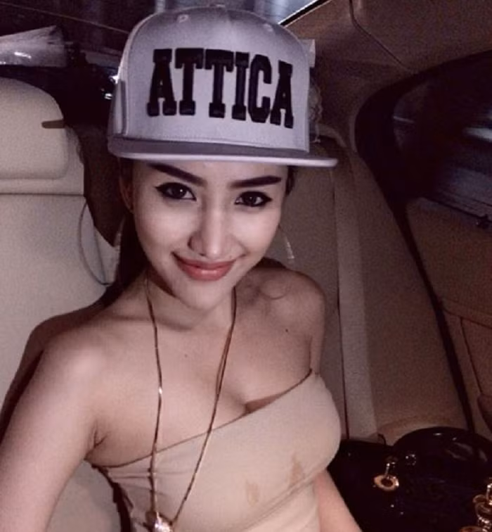 Áo quây lộ vòng 1 căng đầy cũng được hotgirl đời đầu tích cực lăng xê. Ảnh: Instagram NV.