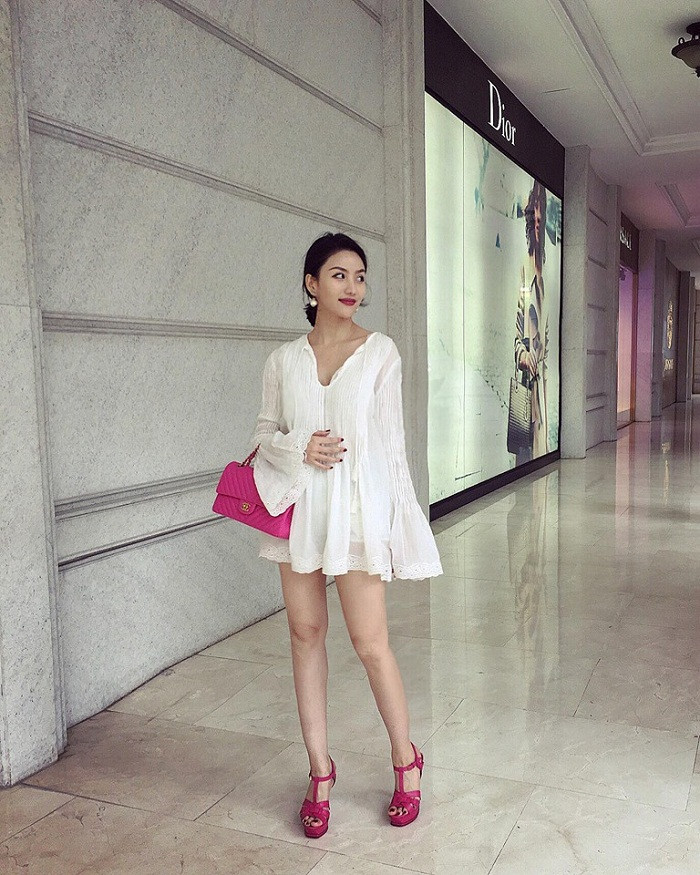 ... Hoặc mốt giấu quần để khoe triệt để đôi chân dài, khỏe khoắn.