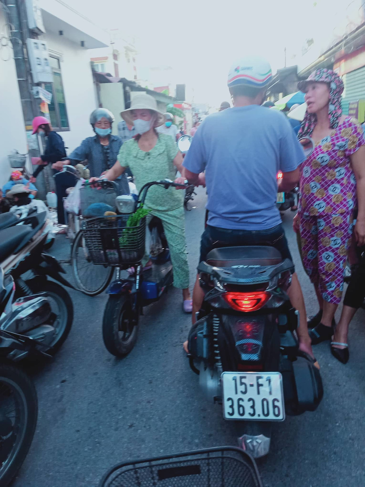 Cho moi bo hoang, dan hop cho ngoai duong: Chinh quyen bat luc?