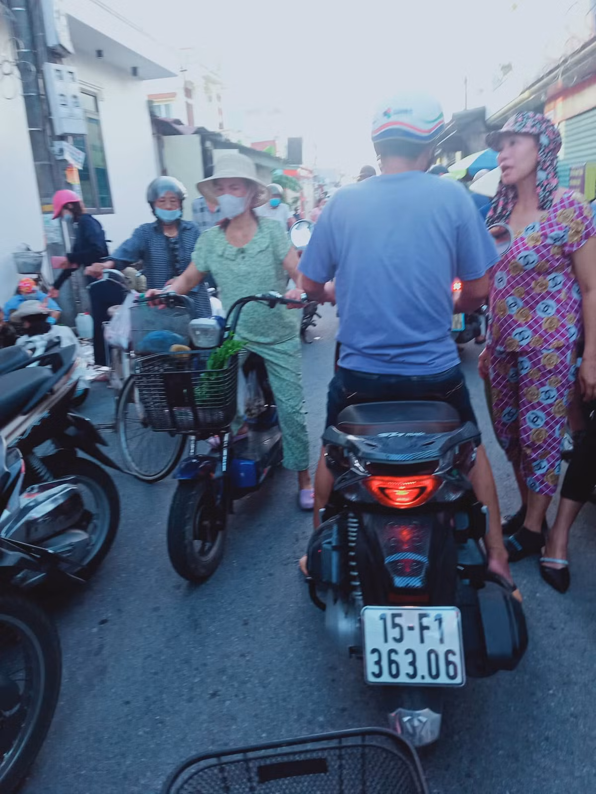 Cho moi bo hoang, dan hop cho ngoai duong: Chinh quyen bat luc?