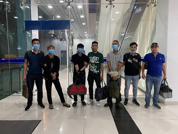 Hải Phòng: “Tóm gọn” ba đối tượng truy nã nguy hiểm trong một ngày Hai Phong: “Tom gon” ba doi tuong truy na nguy hiem trong mot ngay