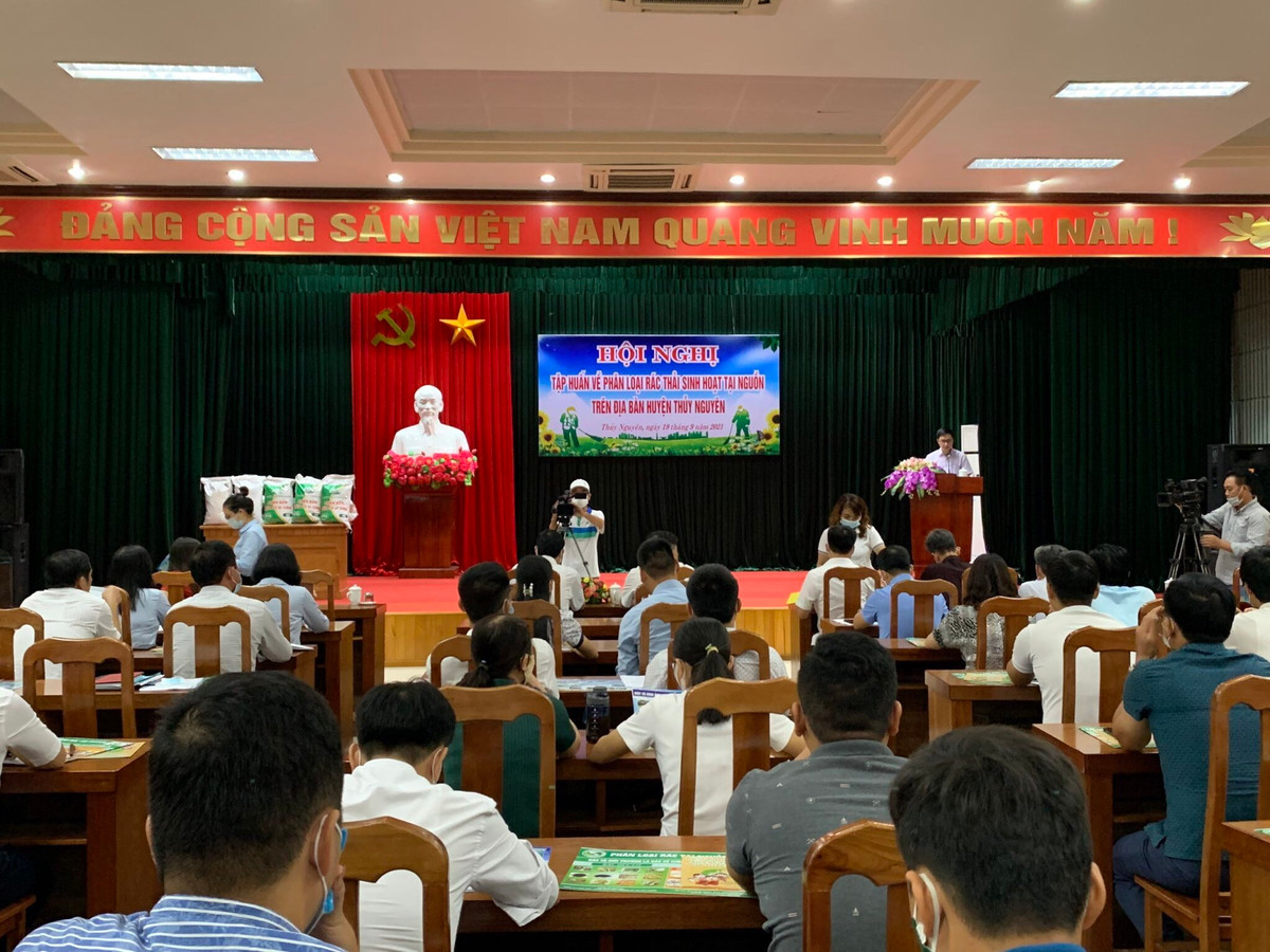 Cty TNHH Môi trường đô thị Hải Phòng: Nỗ lực làm tốt phân loại rác thải tại nguồn - Hình 4 Cty TNHH Moi truong do thi Hai Phong: No luc lam tot phan loai rac thai tai nguon-Hinh-4