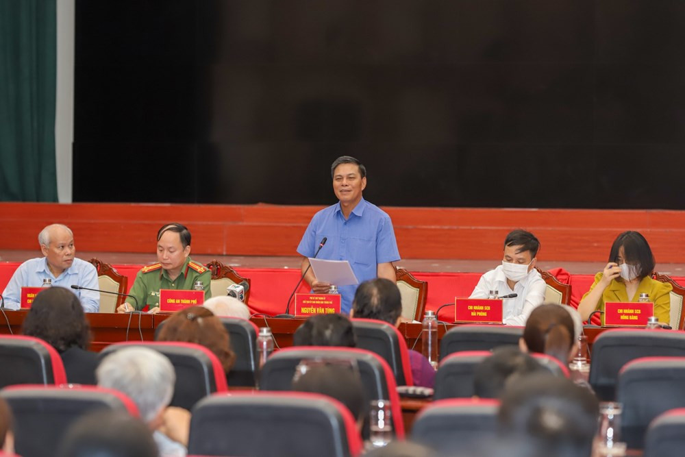 Chu tich Hai Phong doi thoai voi nguoi dan mua trai phieu lien quan SCB