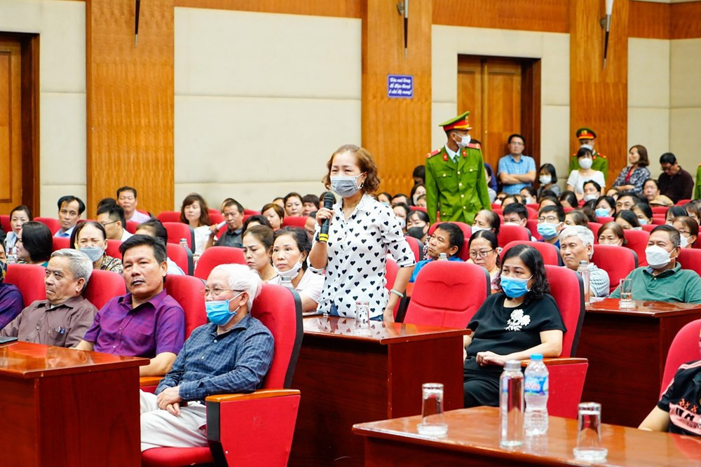 Chu tich Hai Phong doi thoai voi nguoi dan mua trai phieu lien quan SCB-Hinh-2