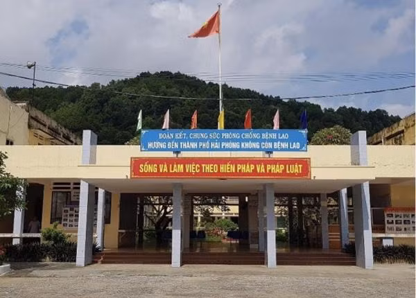 Giam doc Benh vien Phoi Hai Phong bi phe binh