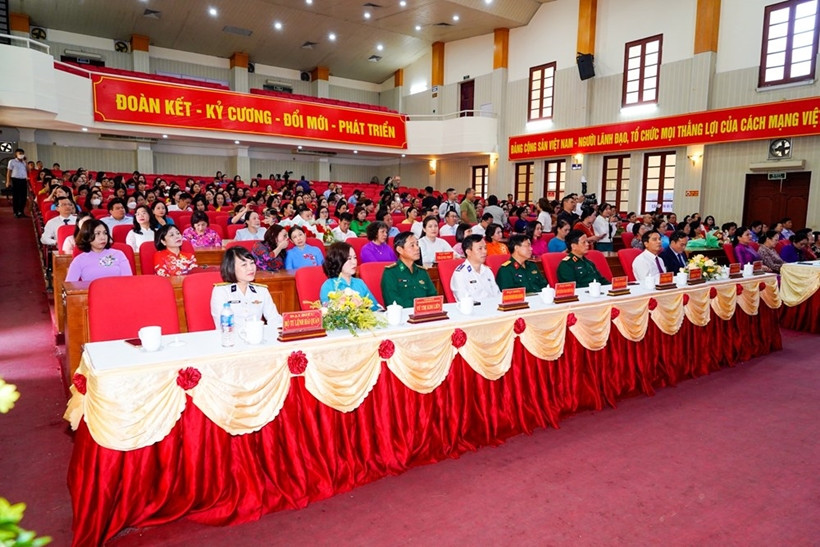 Hai Phong: Trao Giai thuong nu tuong Le Chan cho 8 nguoi tieu bieu