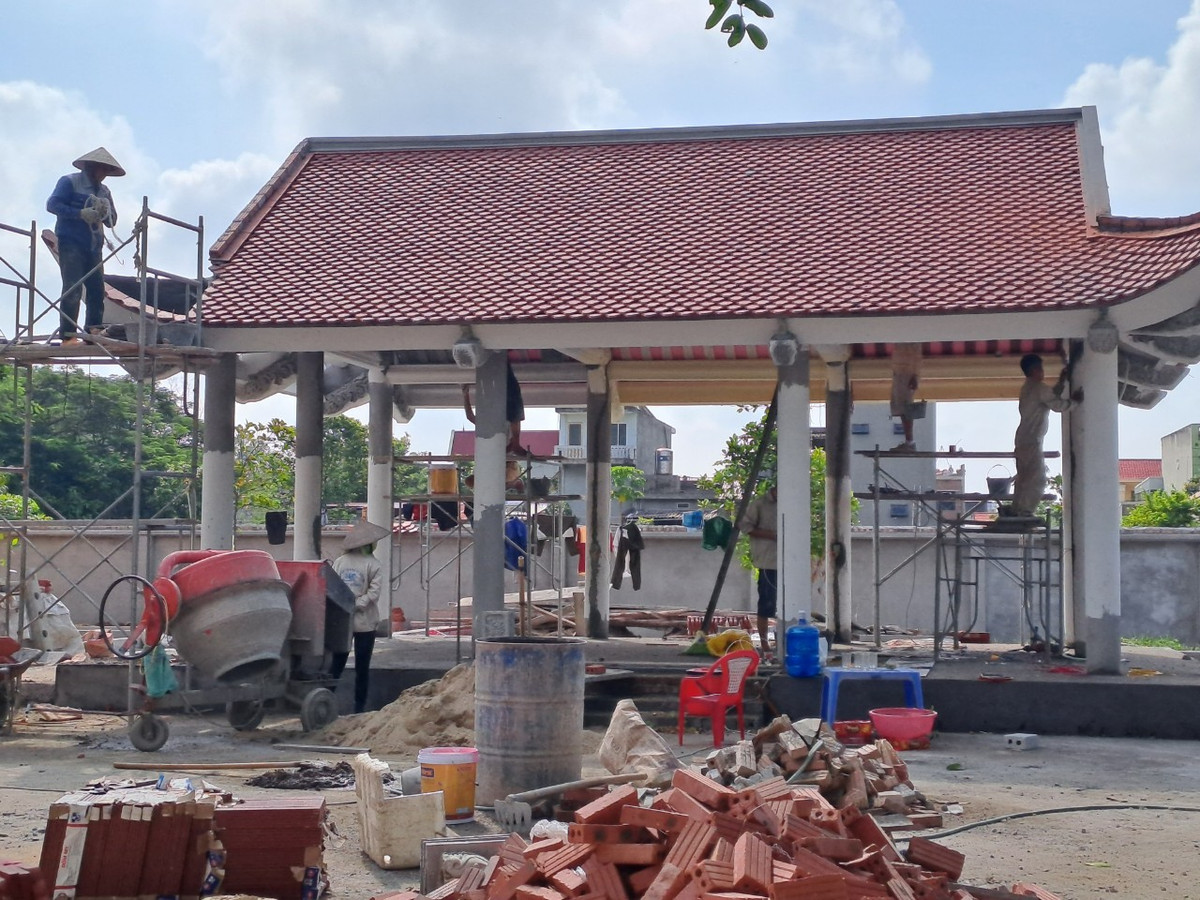 Năm 1977, đoàn cán bộ văn hóa thành phố Hải Phòng khảo sát, nghiên cứu văn bia Hán Nôm về Văn Miếu đọc bia rồi dập bản mang đi. Mấy tháng sau, Sở văn hóa thuê người đào 2 bia của Văn Miếu đem về bảo tàng thành phố. Từ đó Văn Miếu Xuân La chỉ còn là một gò hoang cỏ mọc, nhân dân vỡ đất trồng rau. Năm 1997, sau khi tìm được cây thạch trụ dưới đáy ao, Văn Miếu Xuân La bắt đầu được phục dựng lại.