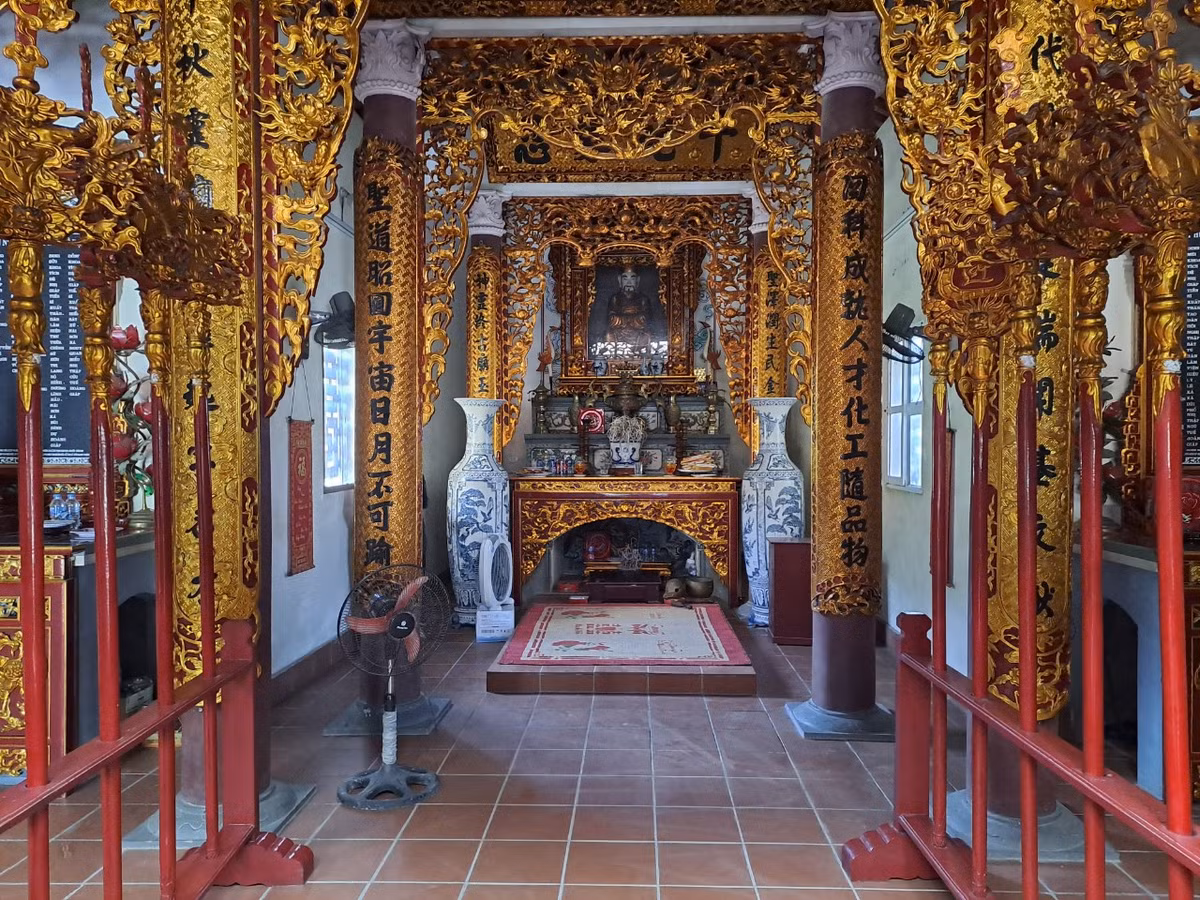 Văn Miếu Xuân La bây giờ là nơi tụ họp của nhiều hoạt động văn hóa giàu tính nhân văn như tổ chức giao lưu, bình thơ, triển lãm thư pháp, cho chữ đầu xuân, khuyến học khuyến tài...