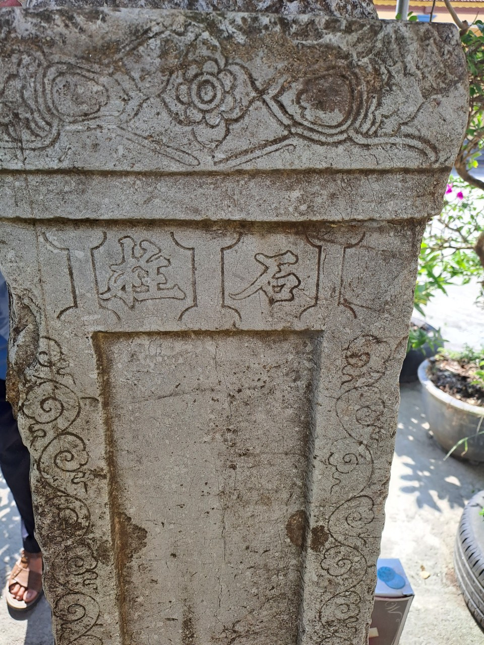 Biết là một di vật quý, minh chứng cho tinh thần hiếu học, tôn sư trọng đạo, quý trọng hiền tài của quê hương nên ông Ngô Quang Khoát đã tìm gặp cụ Đào Văn Thảo (nguyên là cán bộ sở văn hóa thành phố) để hỏi về nội dung hai bia trên mà cụ ghi chép được trong cuộc khảo sát năm 1977. Cụ Thảo giải thích rằng đây là một văn miếu duy nhất của Hải Phòng, giữ vị trí như một trường thi của nhà Mạc. Trong 14 tiến sỹ của huyện Nghi Dương xưa có hai vị là người làng Xuân La, đó là Ngô Thái Cẩn, và Bùi Tổ Trứ.