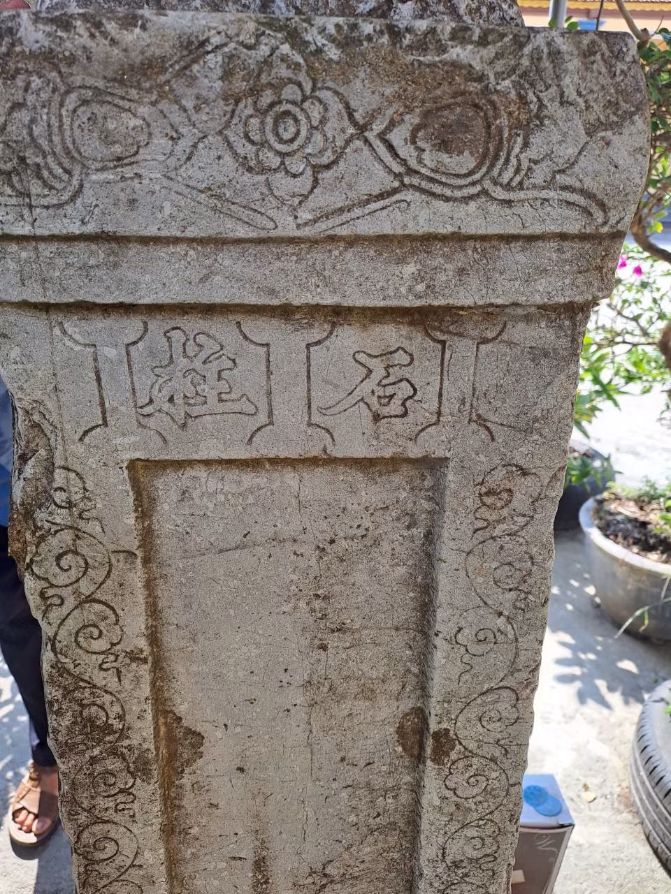 Biết là một di vật quý, minh chứng cho tinh thần hiếu học, tôn sư trọng đạo, quý trọng hiền tài của quê hương nên ông Ngô Quang Khoát đã tìm gặp cụ Đào Văn Thảo (nguyên là cán bộ sở văn hóa thành phố) để hỏi về nội dung hai bia trên mà cụ ghi chép được trong cuộc khảo sát năm 1977. Cụ Thảo giải thích rằng đây là một văn miếu duy nhất của Hải Phòng, giữ vị trí như một trường thi của nhà Mạc. Trong 14 tiến sỹ của huyện Nghi Dương xưa có hai vị là người làng Xuân La, đó là Ngô Thái Cẩn, và Bùi Tổ Trứ.