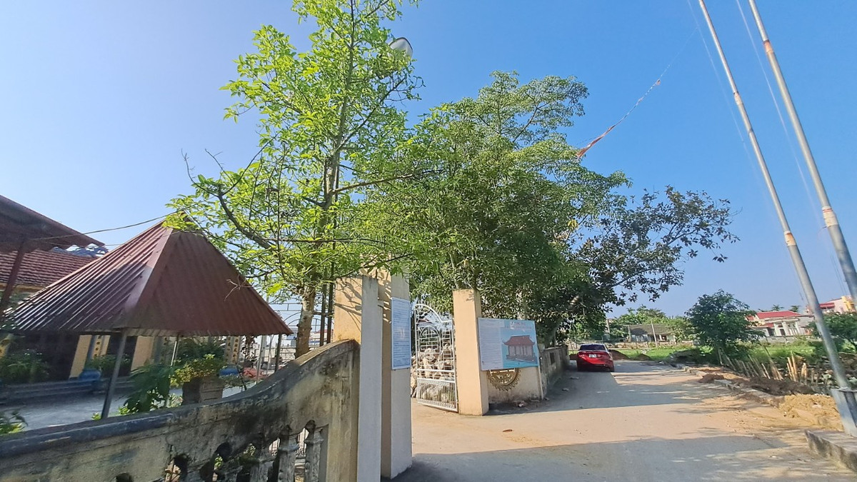 Hàng năm đến mùa thi cử, các học sinh, sinh viên lại tìm về Văn Miếu dâng hương tưởng nhớ tri ân các tiên hiền, tâm nguyện thành danh. Văn Miếu Xuân La thực sự trở thành điểm sáng văn hóa của huyện Kiến Thụy cũng như TP Hải Phòng.