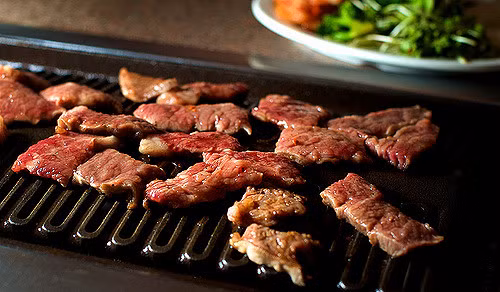 Yếu tố tạo nên sức hấp dẫn của món thịt nướng Hàn Quốc chính là loại nước sốt ướp thịt đặc biệt. Ảnh: Recipes Hubs.