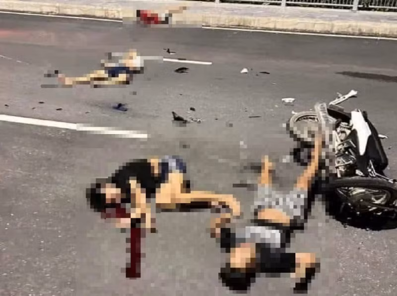 Hai xe máy đối đầu, 2 thanh niên tử vong tại chỗ ở Quảng Ninh Hai xe may doi dau, 2 thanh nien tu vong tai cho o Quang Ninh