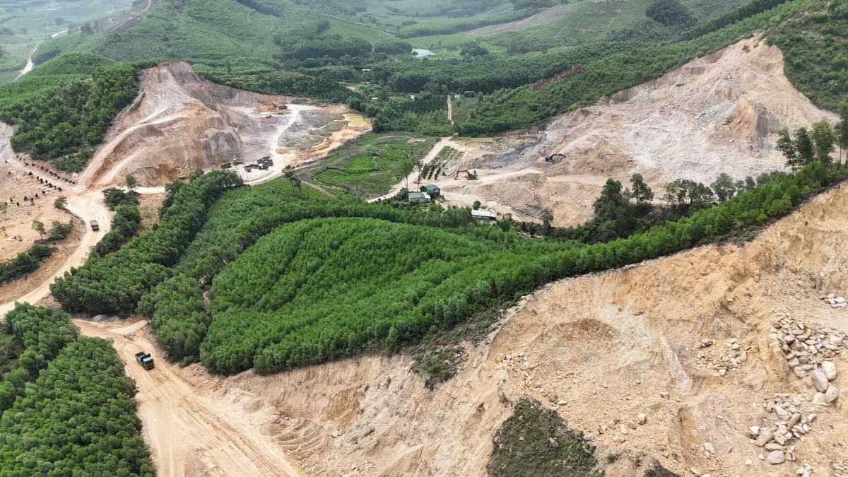 Khai thác đất vượt công suất, doanh nghiệp bị phạt 300 triệu đồng Khai thac dat vuot cong suat, doanh nghiep bi phat 300 trieu dong