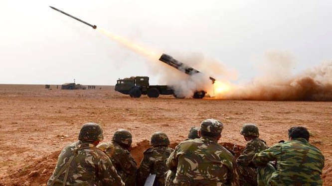 Tầm bắn tối thiểu của đạn rocket là 20 km, tối đa 50 km hoặc lên tới 90 km với đạn 9M528, độ sai lệch vào khoảng 150 m. Đơn giá đạn 9M528 là 105.000 USD/quả còn đạn 9M55K là 85.000 USD/quả.