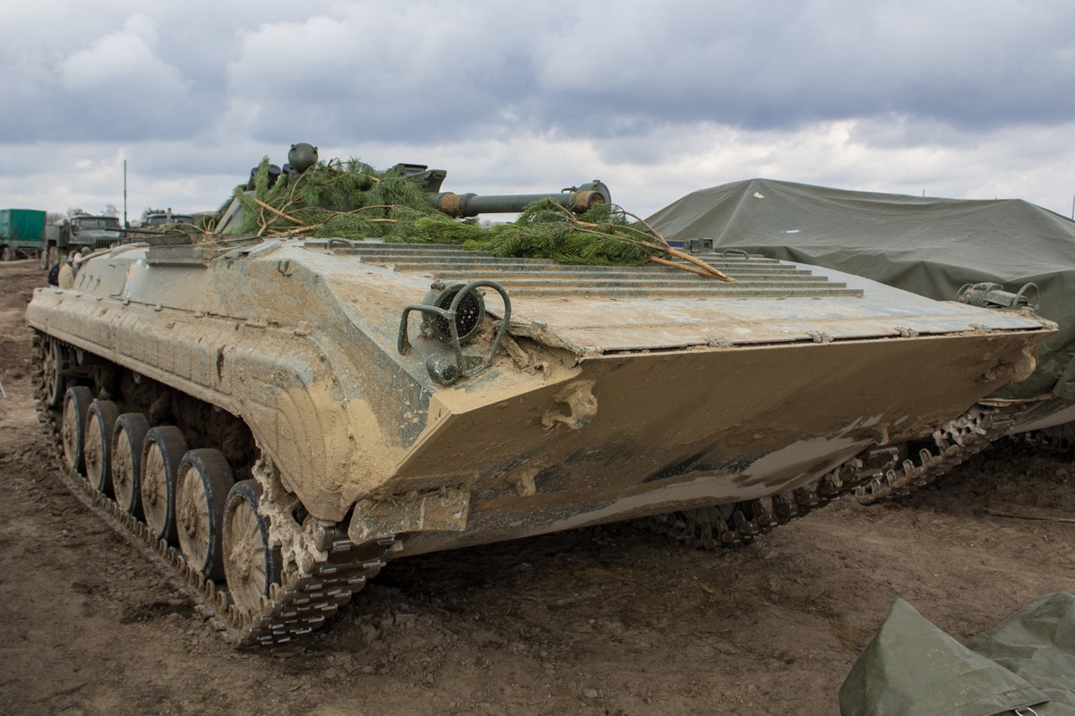 Về đặc tính, nó sở hữu một số ưu điểm hơn hẳn các loại xe chiến đấu bộ binh lỗi thời thuộc thế hệ thứ nhất và thứ hai trong biên chế quân đội Ukraine.