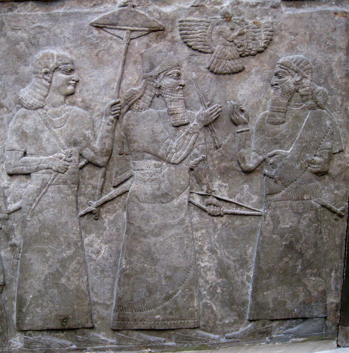 Trong số này, Vua Ashurnasirpal II cho xây dựng một lâu đài tráng lệ ở thành phố Nimrud, Iraq, gần sông Tigris. Ngày nay, lâu đài cổ kính này chỉ còn một phần trong khi một số phần tường chạm khắc được lưu giữ, bảo quản trong các bảo tàng.