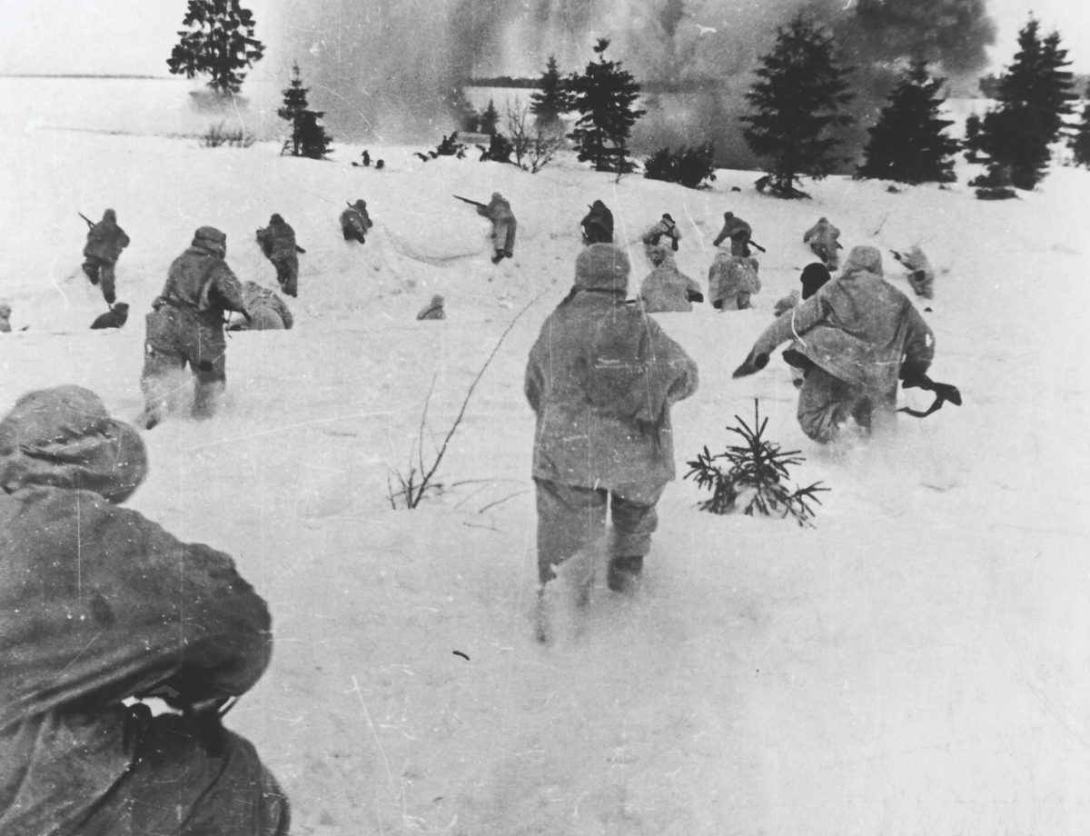 Do đó, phát xít Đức triển khai lực lượng hùng hậu và vũ khí khủng để bao vây, tấn công Moscow. Thế nhưng, Hitler không thể dễ dàng chiếm được Moscow do vấp phải sự chống trả quyết liệt của Liên Xô.