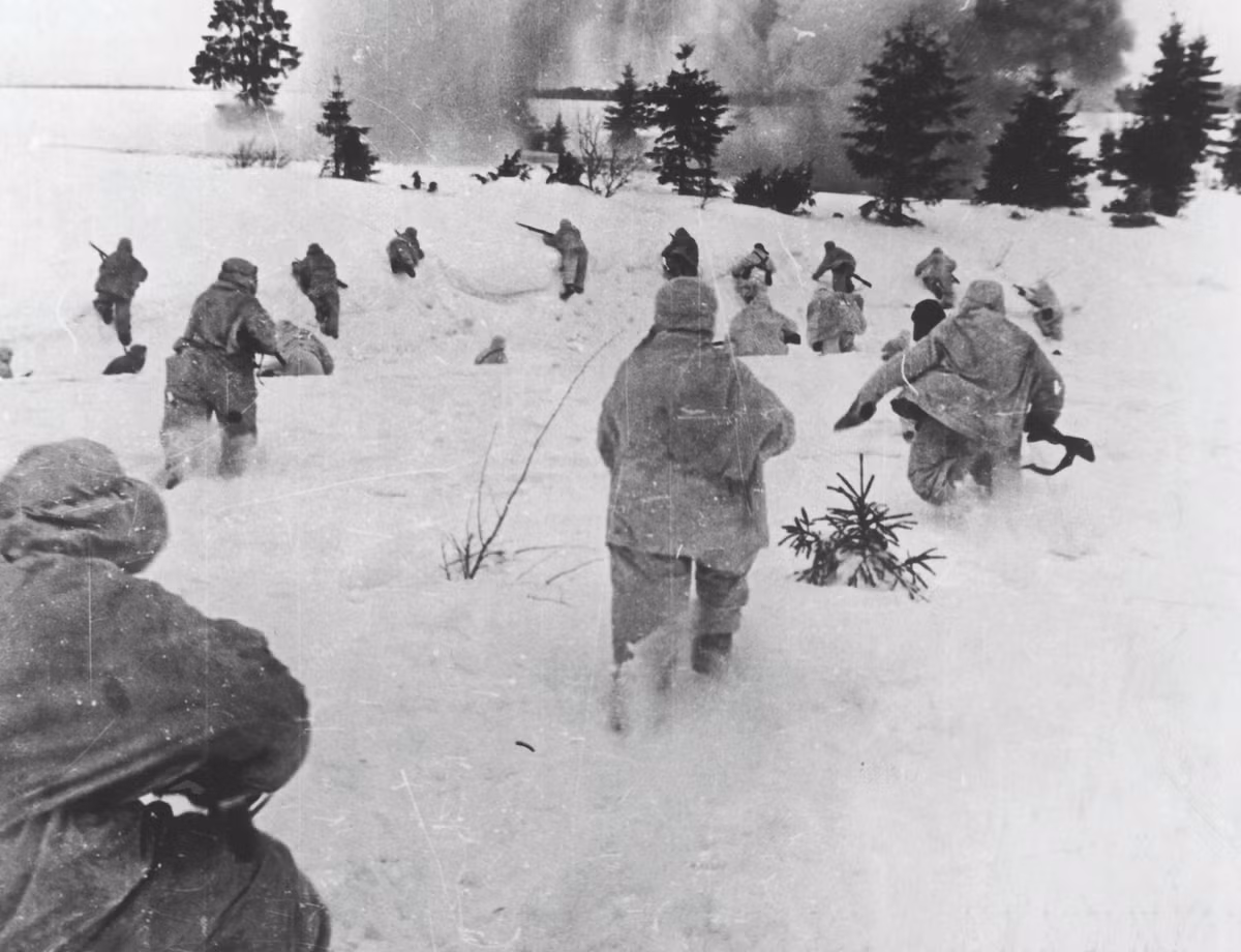 Do đó, phát xít Đức triển khai lực lượng hùng hậu và vũ khí khủng để bao vây, tấn công Moscow. Thế nhưng, Hitler không thể dễ dàng chiếm được Moscow do vấp phải sự chống trả quyết liệt của Liên Xô.