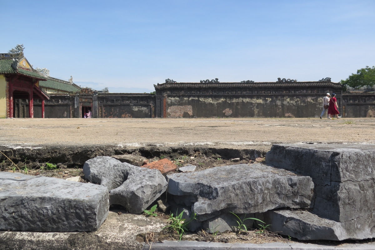 Tính đến 1/8, việc khảo cổ di tích điện Cần Chánh đã diễn ra hơn 20 ngày. Trong khoảng thời gian này, các chuyên gia đã đào nhiều hố để khảo cổ di tích Điện Cần Chánh trên tổng diện tích hơn 200m2. Ảnh: VOV.